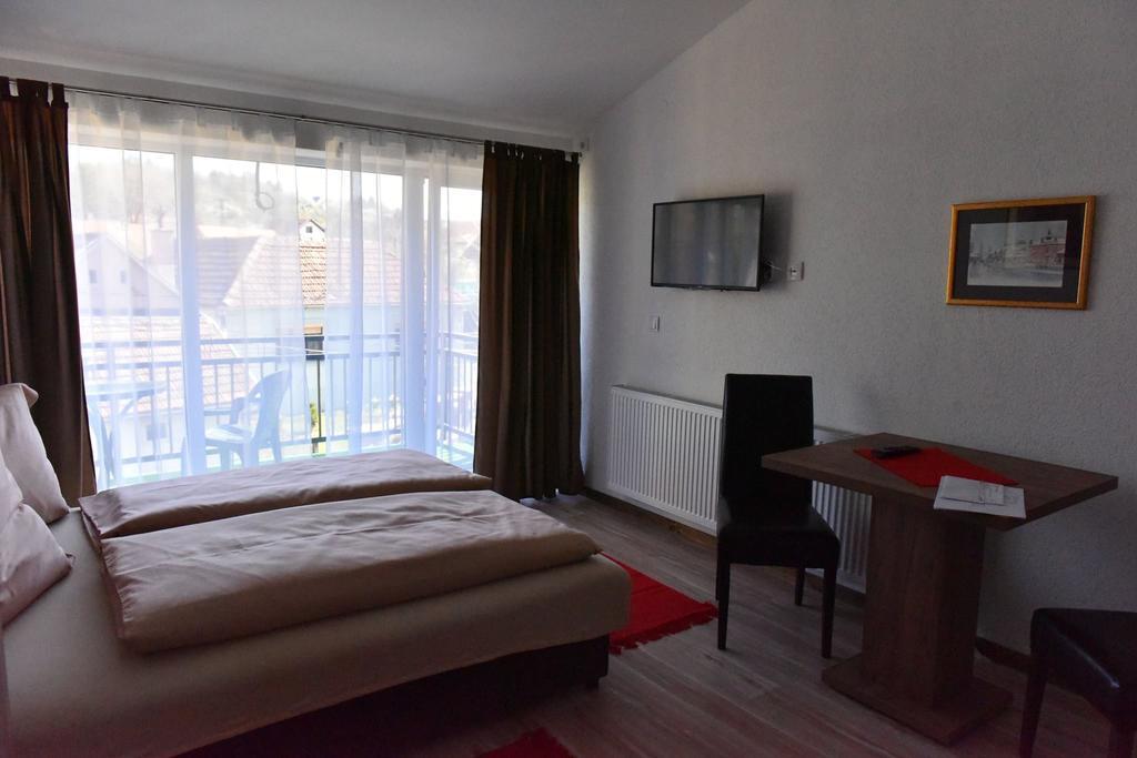 Apartments Victoria 022 Vrdnik Ngoại thất bức ảnh