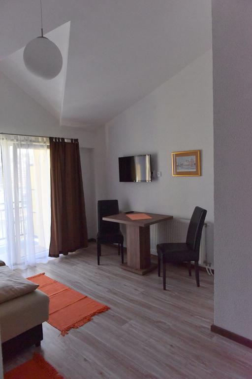 Apartments Victoria 022 Vrdnik Ngoại thất bức ảnh