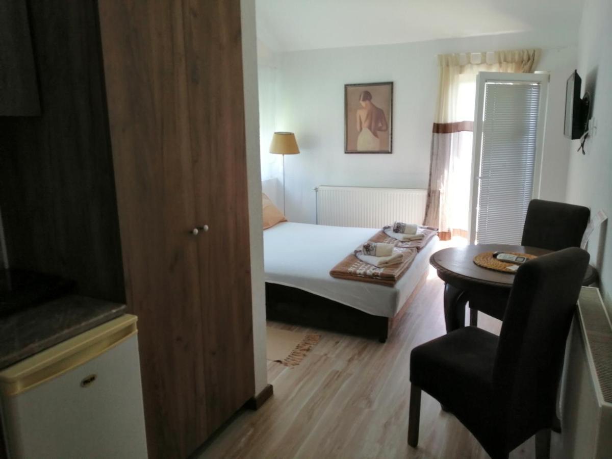 Apartments Victoria 022 Vrdnik Ngoại thất bức ảnh